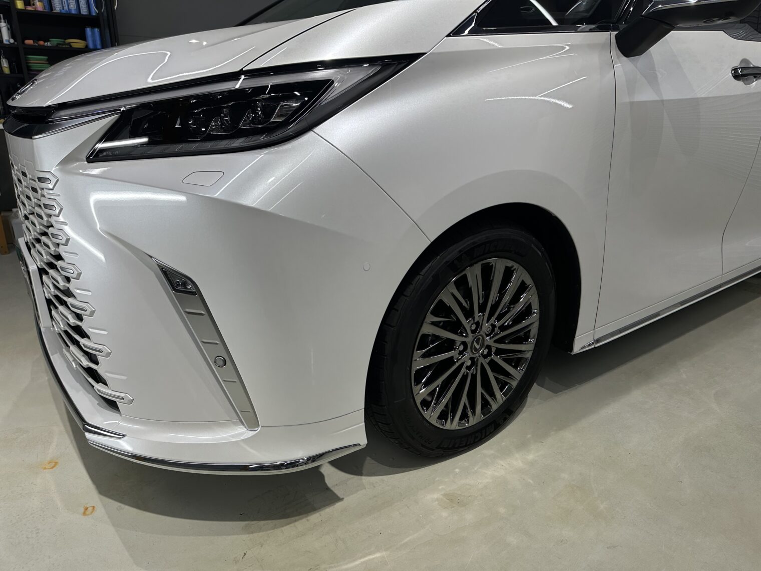 レクサス・LM５００ｈ鏡面磨き作業・セラミックコーティング施工事例　富山市Ｔ様