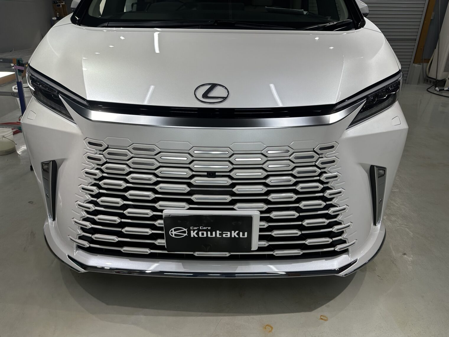 レクサス・LM５００ｈ鏡面磨き作業・セラミックコーティング施工事例　富山市Ｔ様