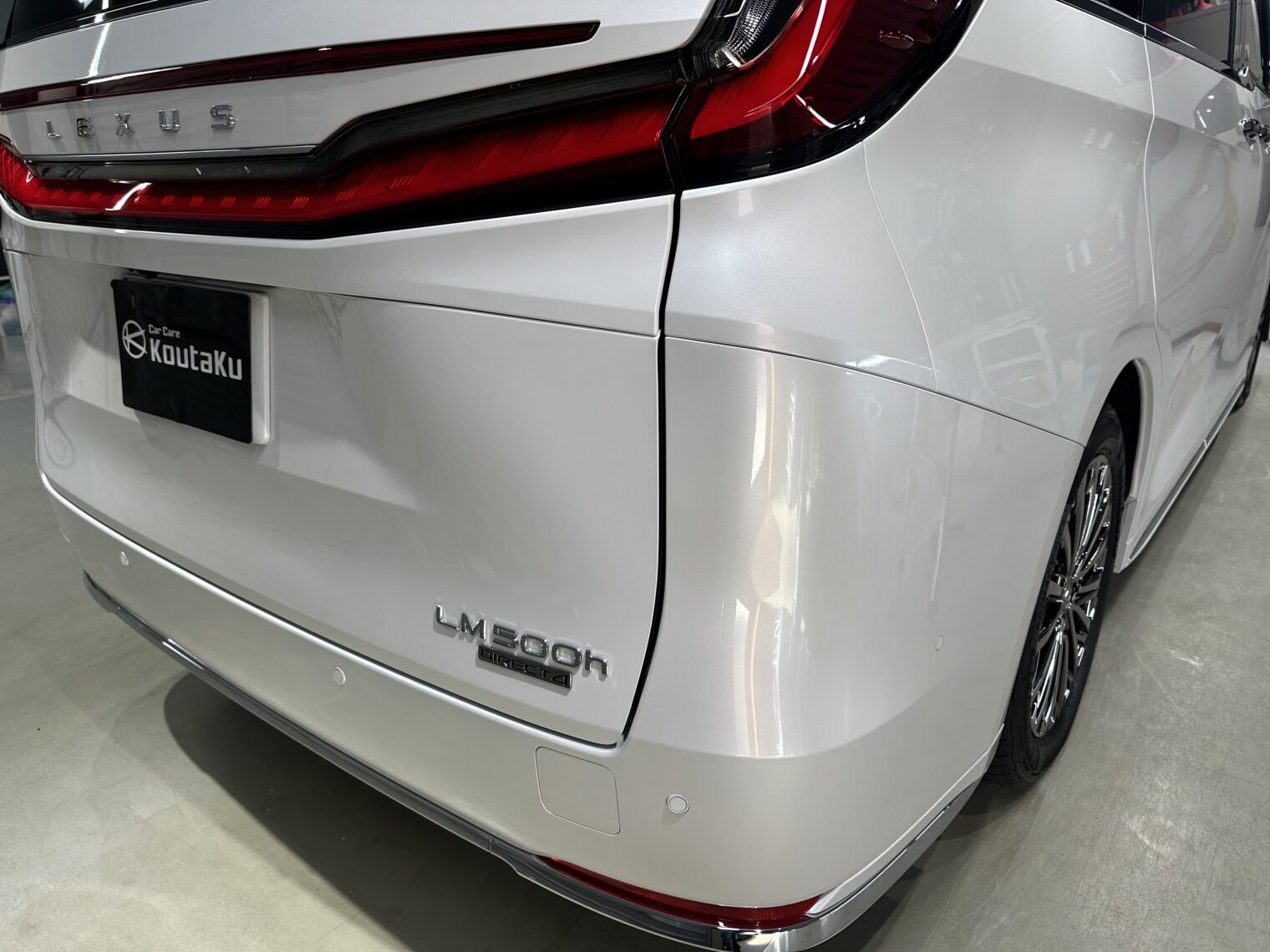 レクサス・LM５００ｈ鏡面磨き作業・セラミックコーティング施工事例　富山市Ｔ様