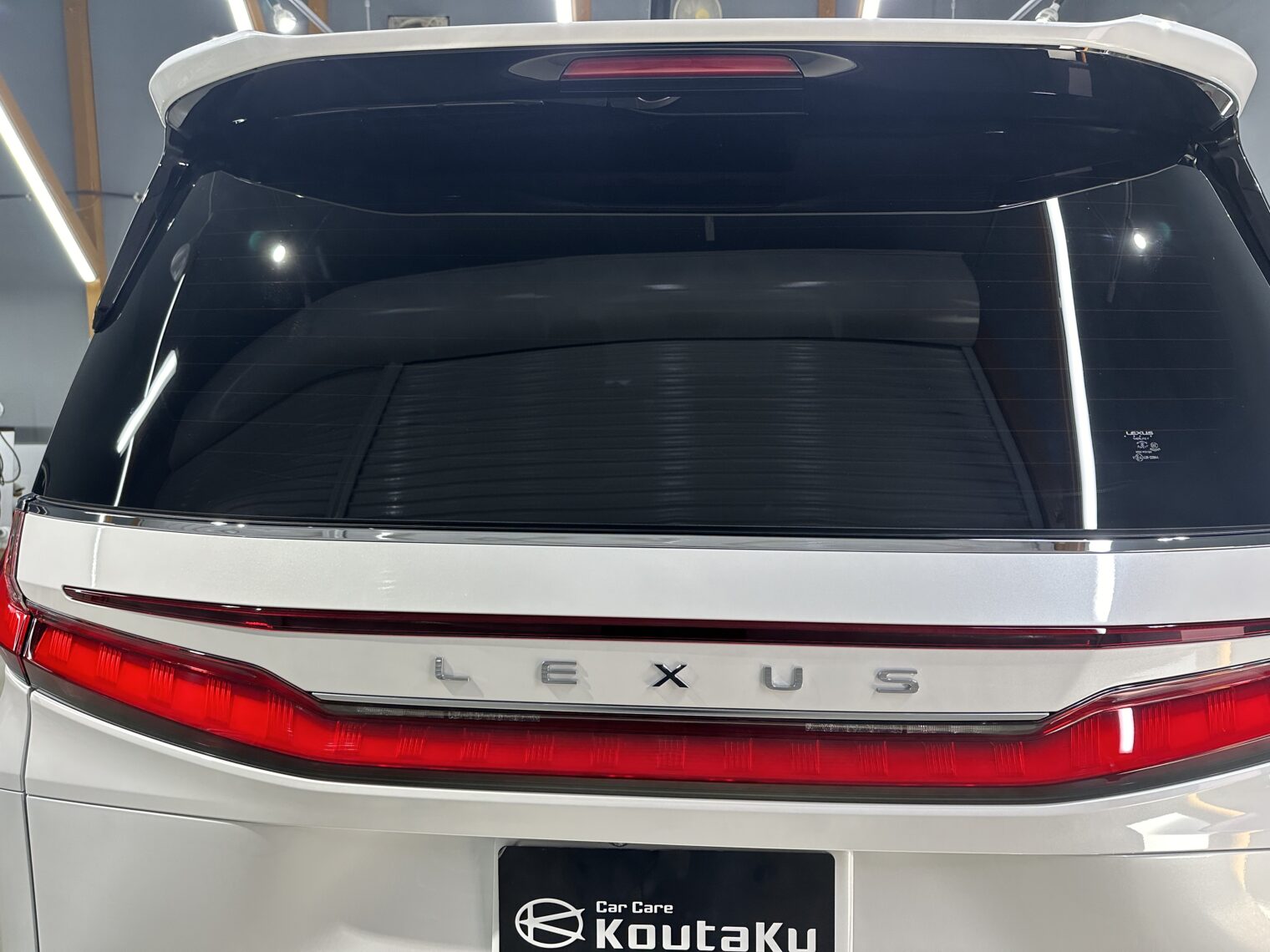 レクサス・LM５００ｈ鏡面磨き作業・セラミックコーティング施工事例　富山市Ｔ様