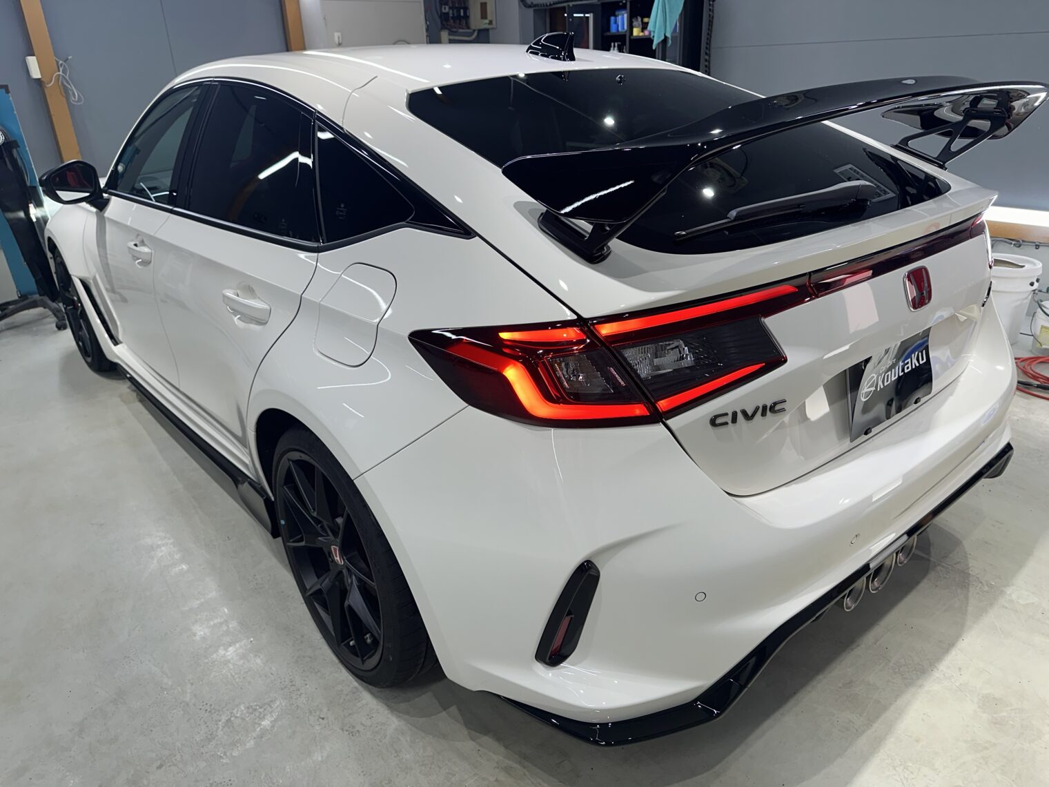 シビックTypeR鏡面磨き作業・セラミックコーティング施工事例　富山市Ｕ様