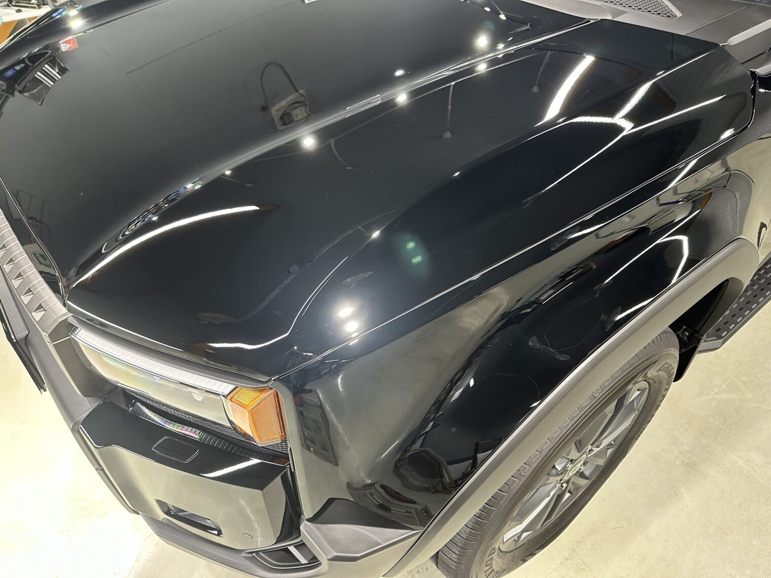 ランドクルーザー２５０鏡面磨き作業・セラミックコーティング施工事例　富山市Ｙ様