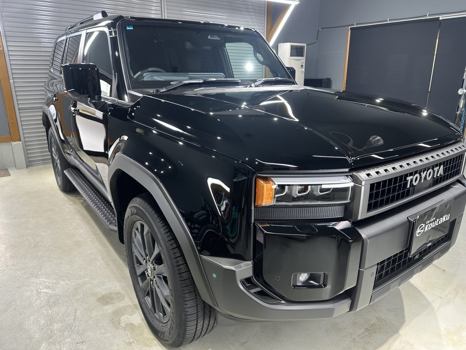 ランドクルーザー２５０鏡面磨き作業・セラミックコーティング施工事例　富山市Ｙ様