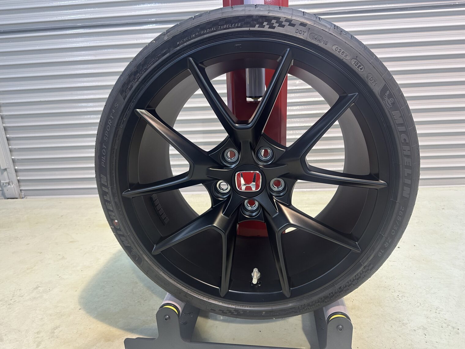 ホンダ・シビックタイプＲ鏡面磨き作業・セラミックコーティング施工事例　富山市Ｋ様