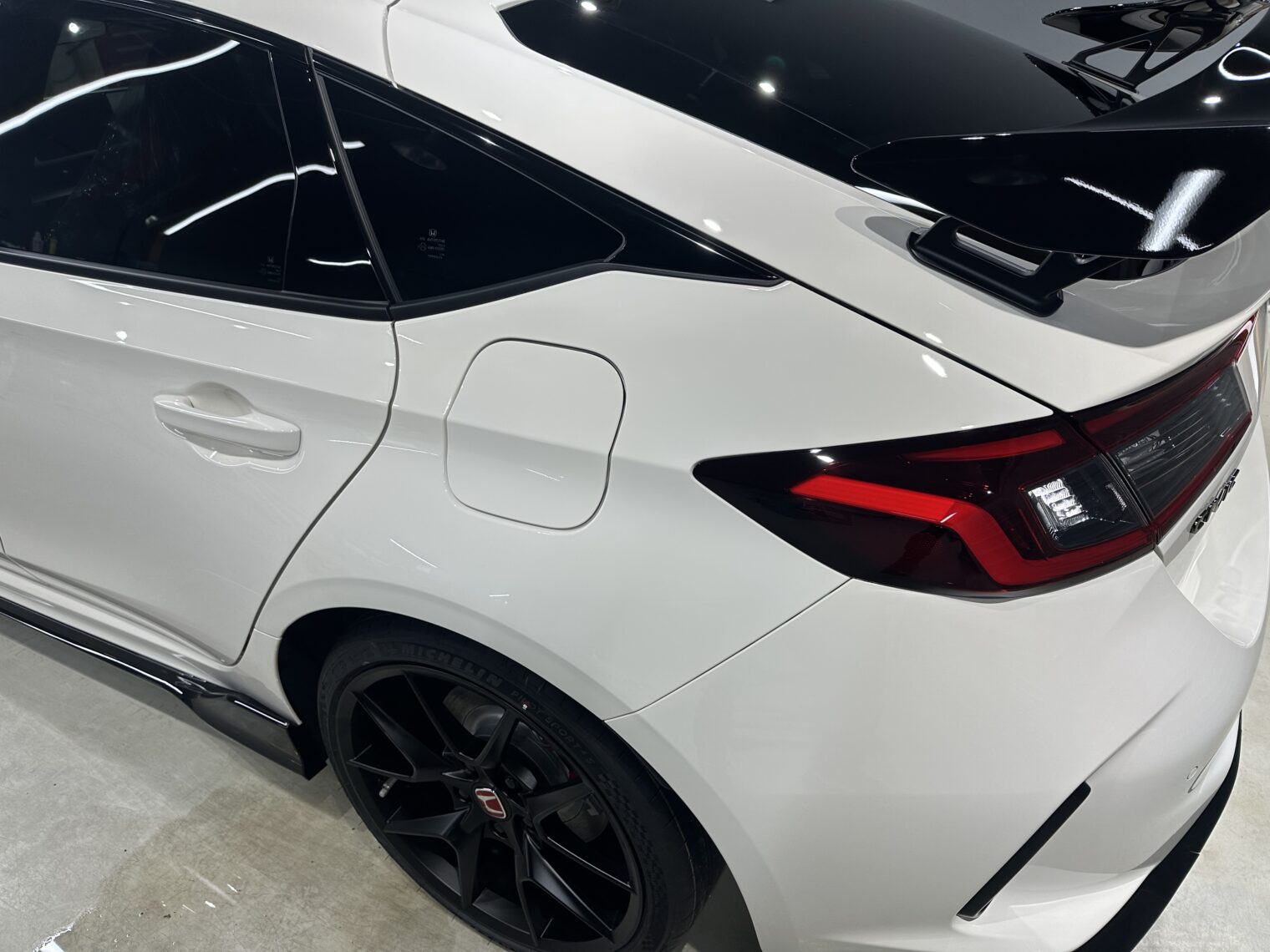 ホンダ・シビックタイプＲ鏡面磨き作業・セラミックコーティング施工事例　富山市Ｋ様