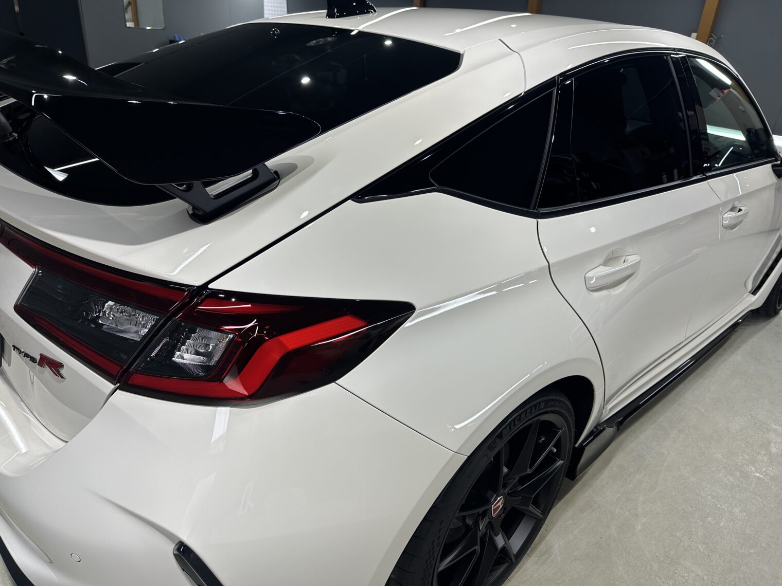 ホンダ・シビックタイプＲ鏡面磨き作業・セラミックコーティング施工事例　富山市Ｋ様