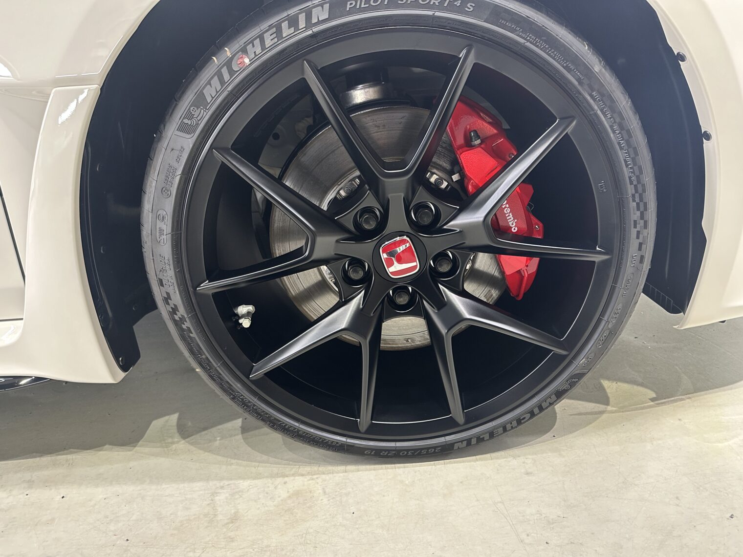 ホンダ・シビックタイプＲ鏡面磨き作業・セラミックコーティング施工事例　富山市Ｋ様