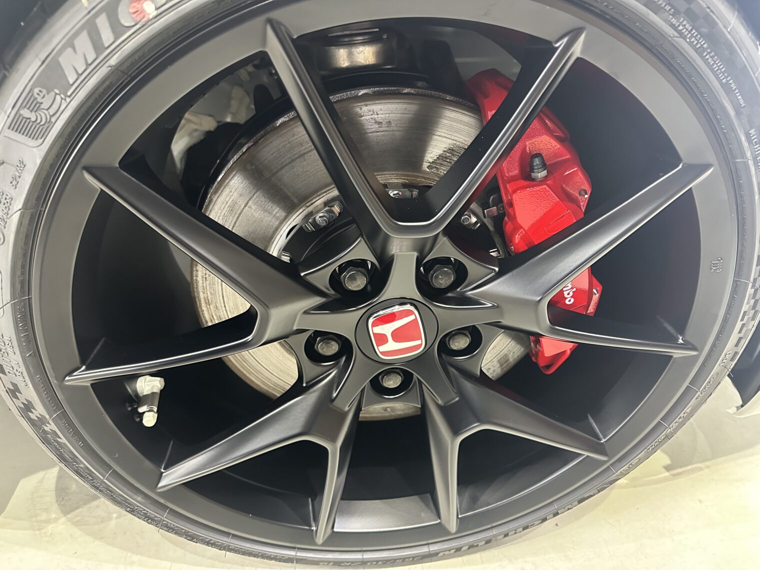 ホンダ・シビックタイプＲ鏡面磨き作業・セラミックコーティング施工事例　富山市Ｋ様