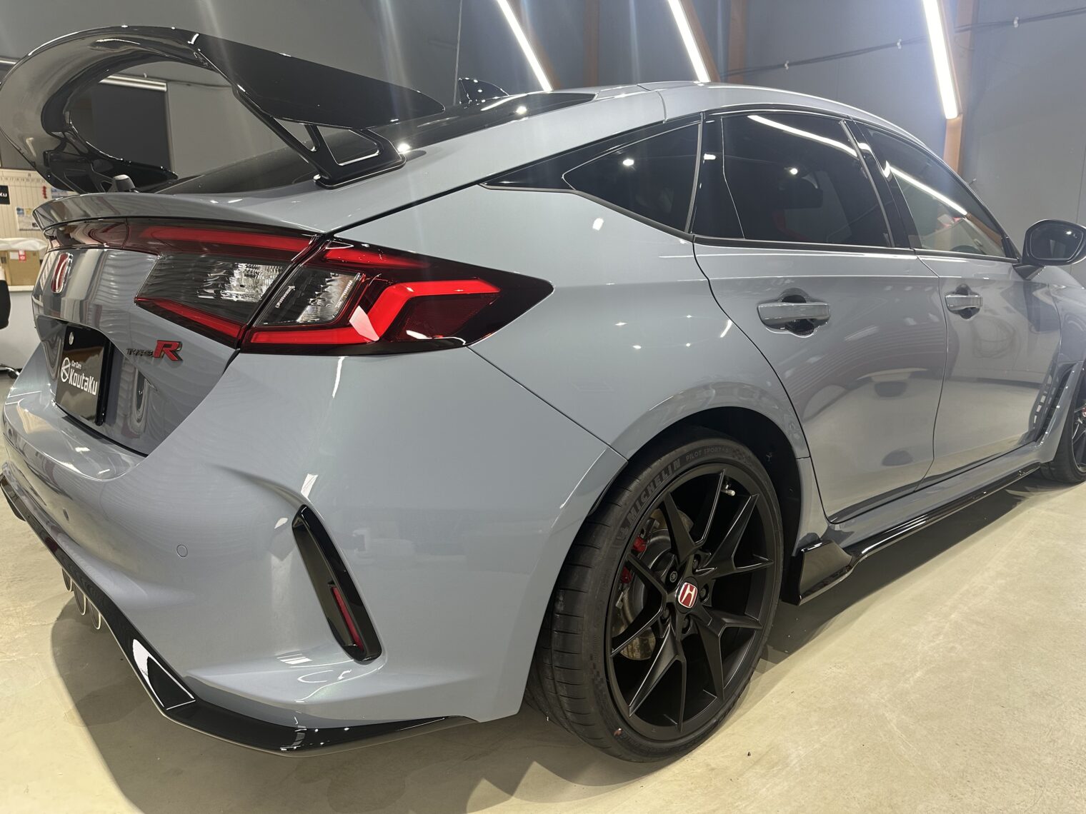 ホンダ・シビックタイプＲ鏡面磨き作業+セラミックコーティング施工事例　富山県高岡市H様