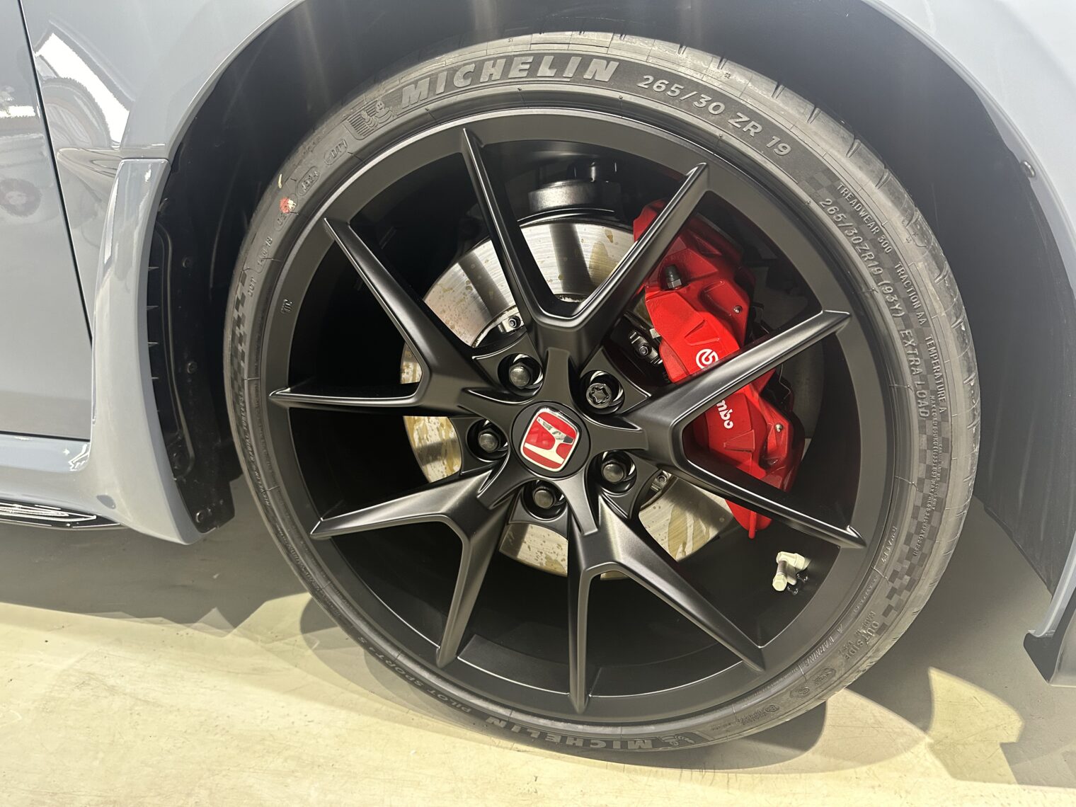 ホンダ・シビックタイプＲ鏡面磨き作業+セラミックコーティング施工事例　富山県高岡市H様