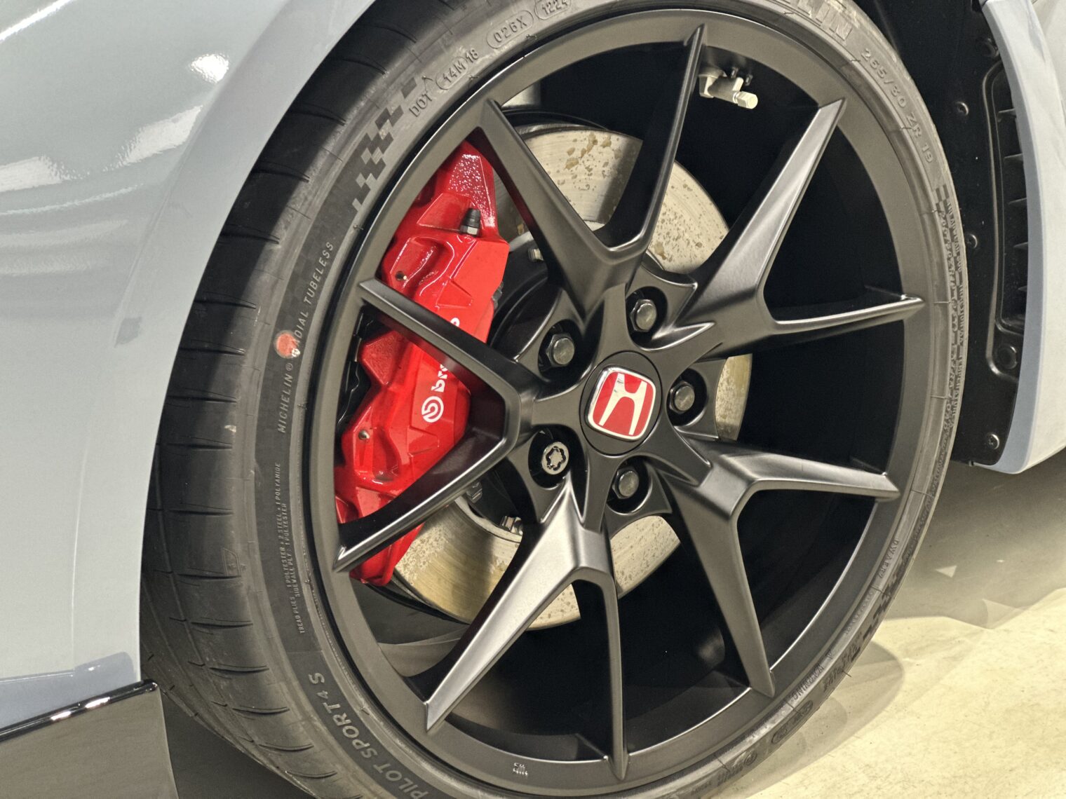 ホンダ・シビックタイプＲ鏡面磨き作業+セラミックコーティング施工事例　富山県高岡市H様