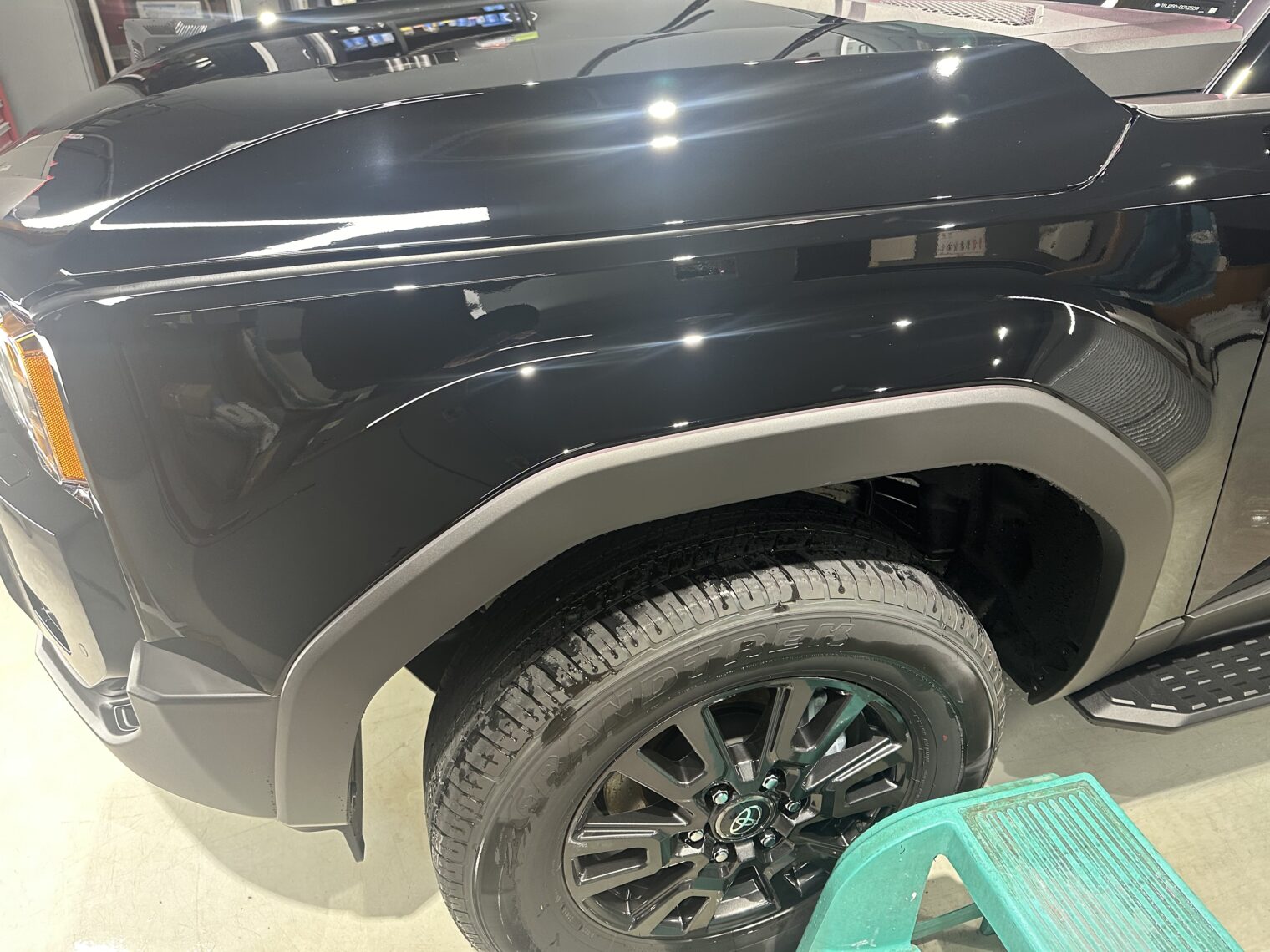 ランドクルーザー２５０鏡面磨き作業+セラミックコーティング施工事例　富山市Ｎ様