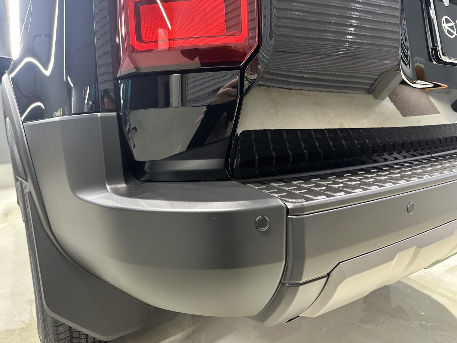 ランドクルーザー２５０鏡面磨き作業+セラミックコーティング施工事例　富山市Ｎ様