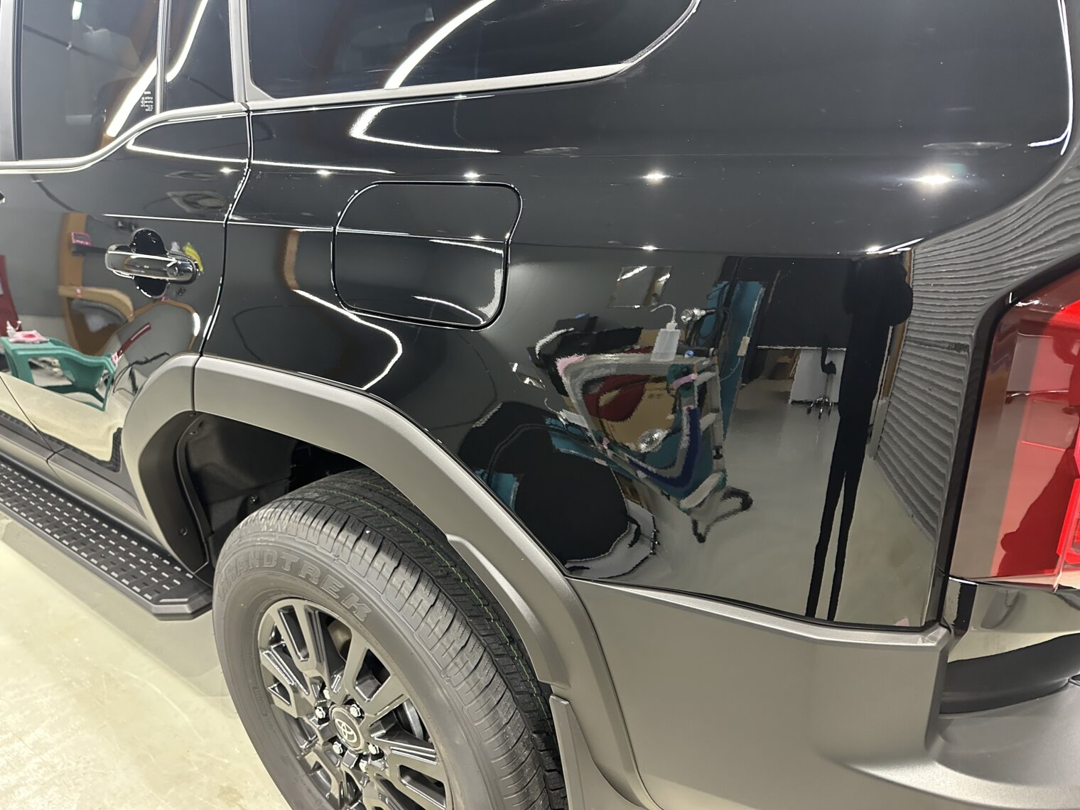 ランドクルーザー２５０鏡面磨き作業+セラミックコーティング施工事例　富山市Ｎ様