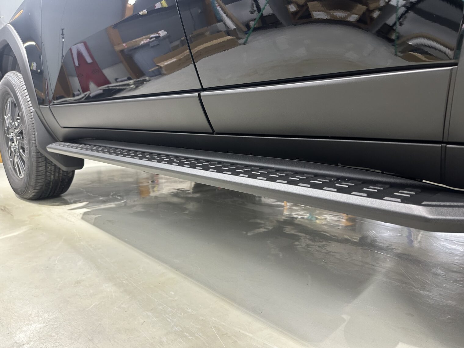 ランドクルーザー２５０鏡面磨き作業+セラミックコーティング施工事例　富山市Ｎ様