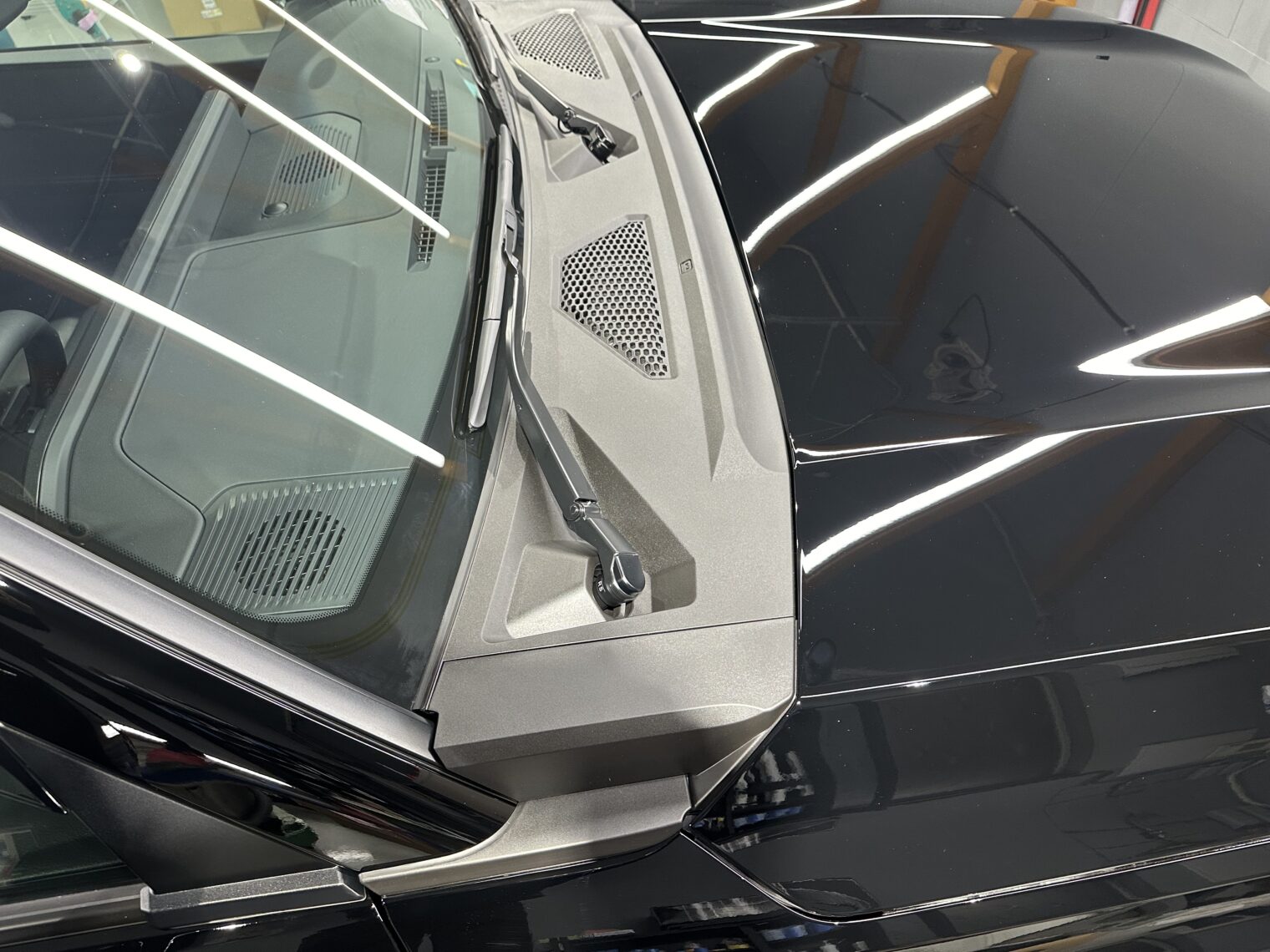 ランドクルーザー２５０鏡面磨き作業+セラミックコーティング施工事例　富山市Ｎ様